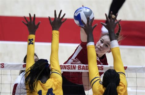 wisconsin volleyball leak uncensored|UWPD investigating sharing of sensitive photos, video of。